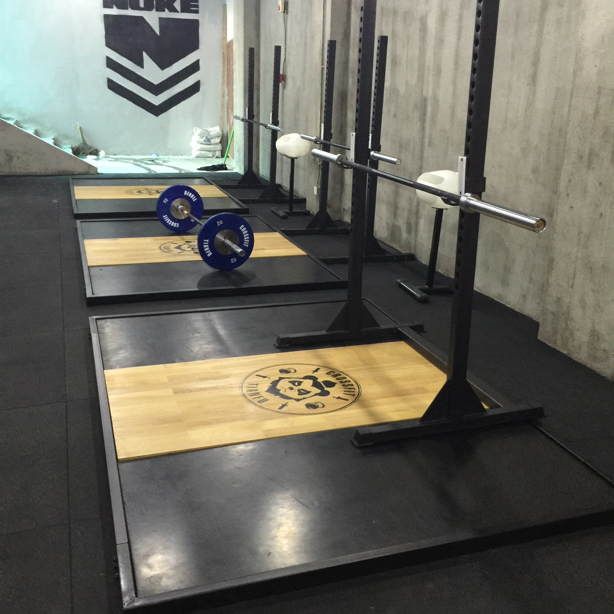 Professional weight lifting platform