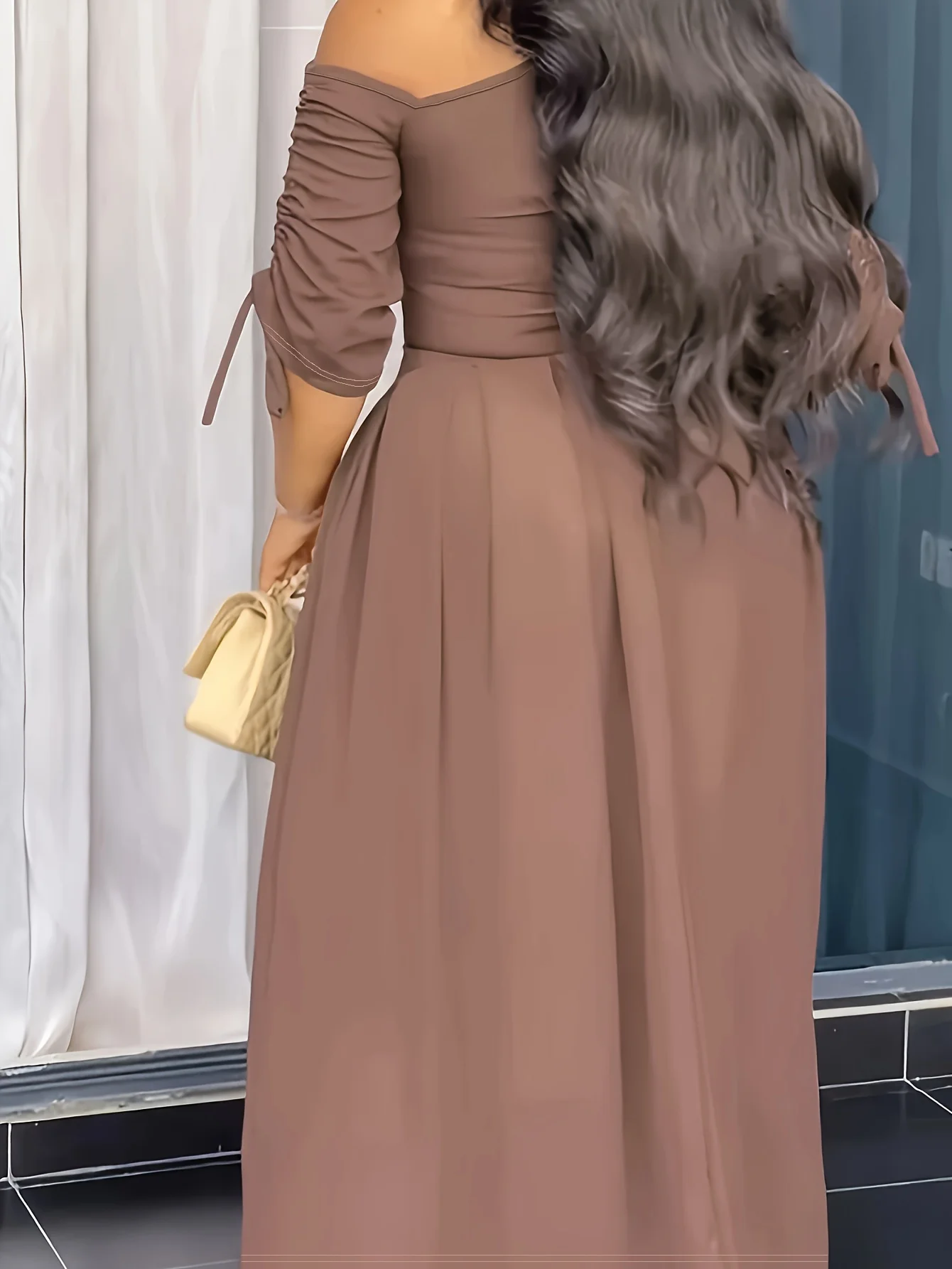 فستان بني مطوي نصف كم للمنتجع على شكل حرف A