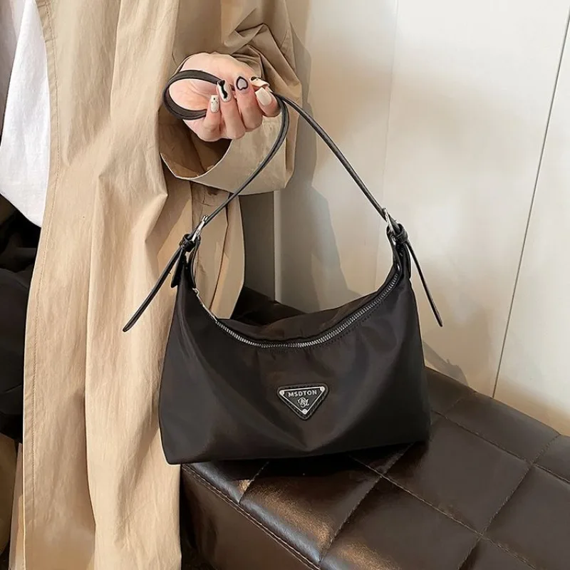 

Girlish Girls' Handbag With Niche Design Approach, Artistic Construction For Casual Light Luxury Commuter Functional Elegance