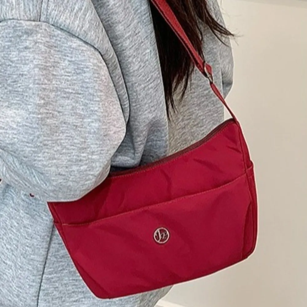 

Lightweight Large Capacity Women Shoulder Bag Solid Color Pleated Crossbody Bag Nylon Versatile Messenger Bag Casual Wear