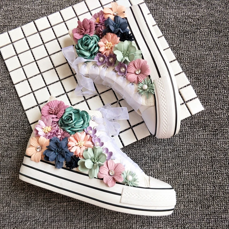 Zapatos de lona hechos a mano con flores para mujer, zapatillas blancas vulcanizadas informales con aumento de altura para estudiantes, primavera y