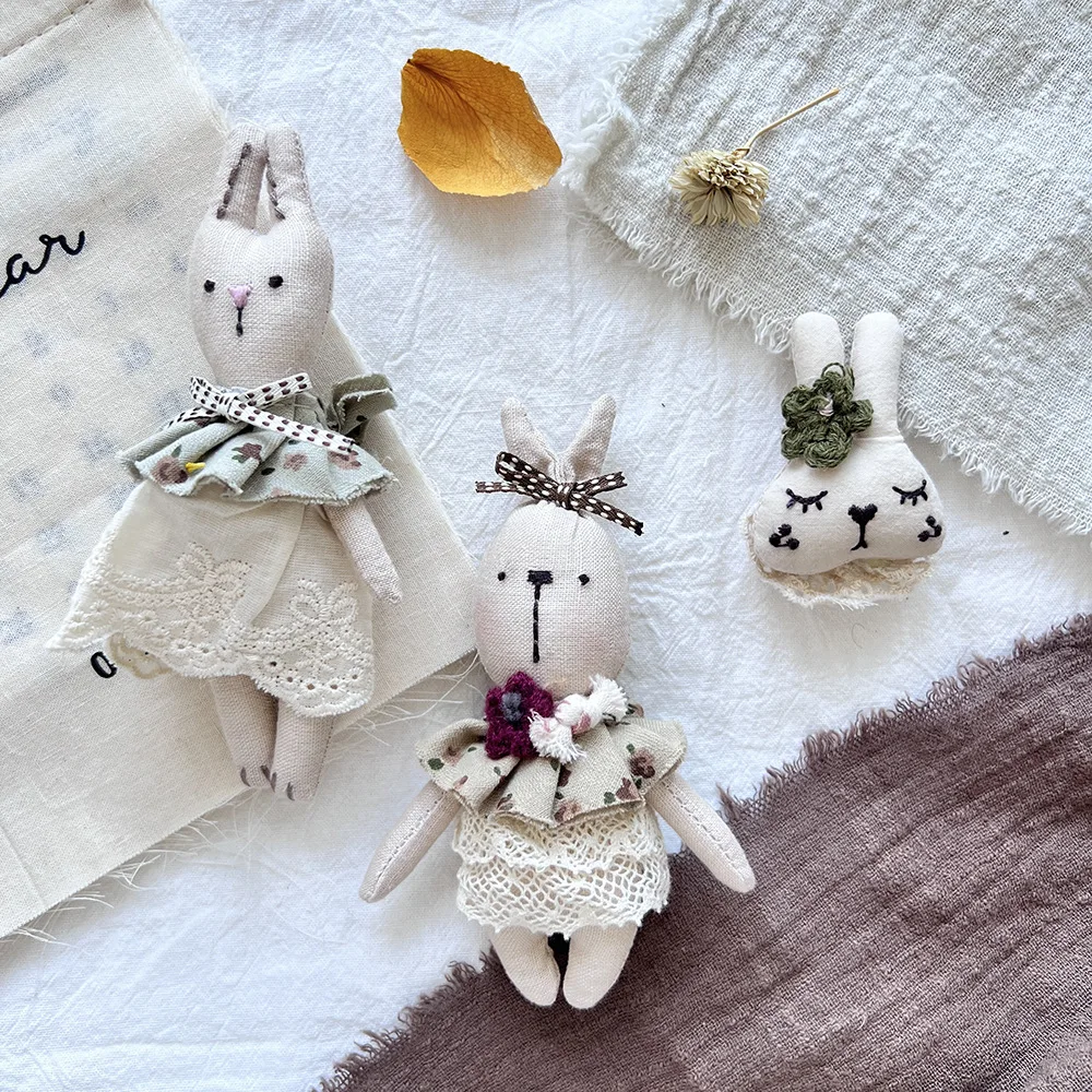 

Sweet Bunny Brooch 1PCS New for Women Lace Flower Cartoon Rabbit Pendant Fresh Clothing Hair Accessory Decor Durable Kit