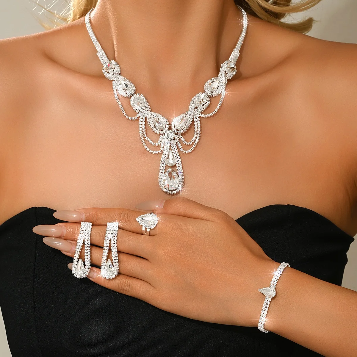 4-teiliges Damenmode-Set mit Strass-Tropfen-Serie, Halskette, Ohrringe, Ring, Armband, Schmuckset, geeignet für Hochzeit, Party, Festival
