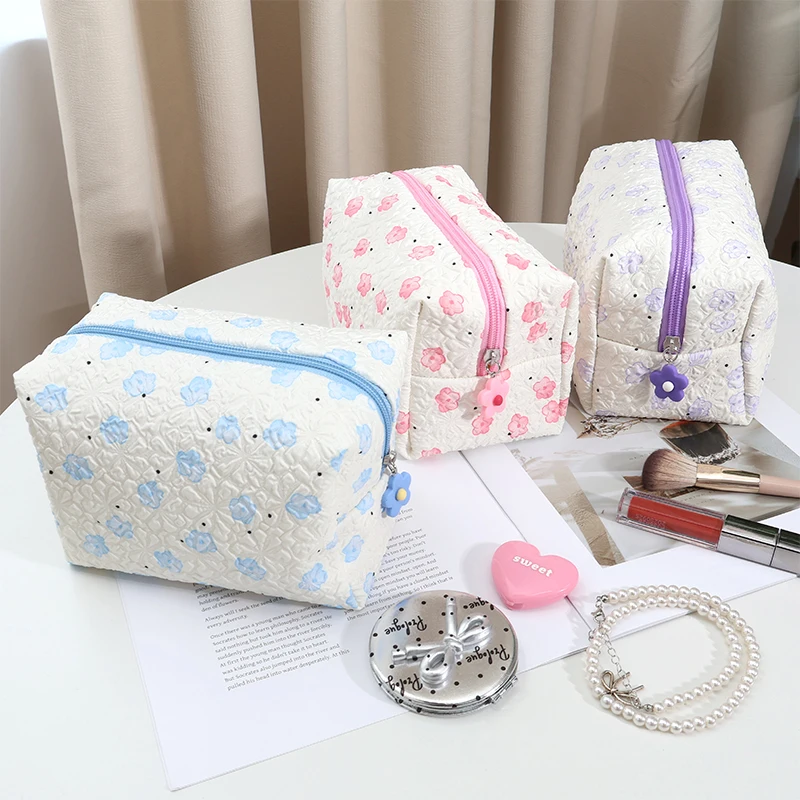 1 Bubble Print Fluffy Bag Makeup Bag - Large capacity portable cosmetic storage bag - Multi-functional makeup organizing bag