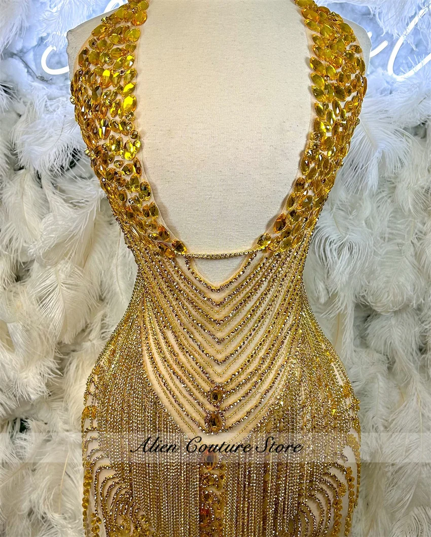 

Sexy Gold Crystal Prom Dresses For Black Girls 2025 Glitter Beading Diamonds Halter Birthday Cocktail Party Gown Customized