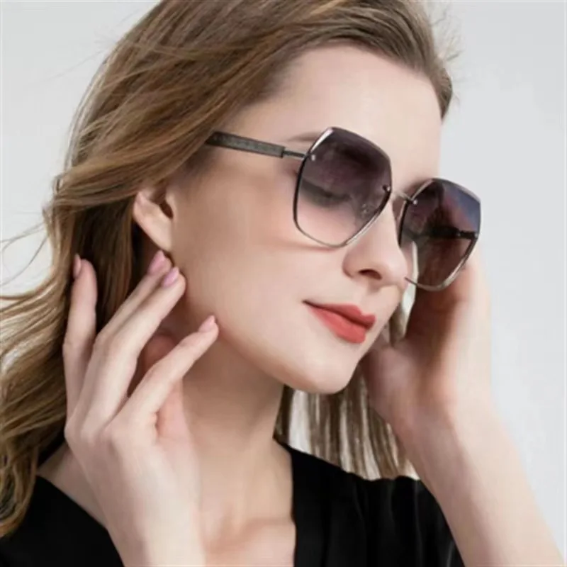 Cross-Border New Arrival European and American Fashion Women's Sunglasses Nylon Large Frame Makeup Glasses Slimming Gradient Pla