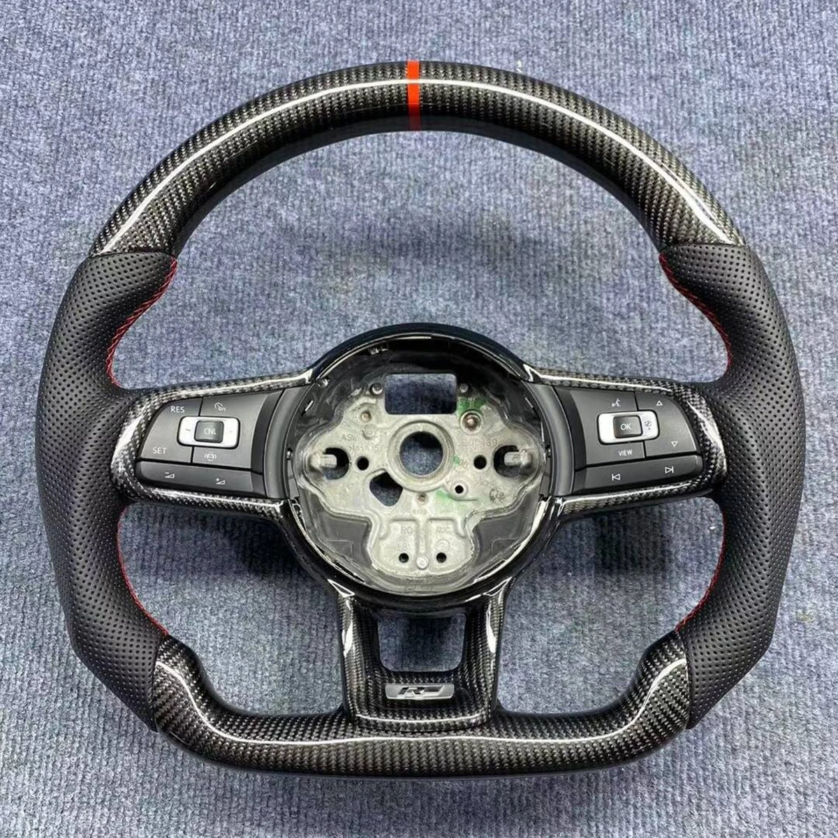 

Модификация рулевого колеса с использованием карбонового материала и той же рамкой для VW Golf 7 MK7.5 GTI MK2 Polo Jetta.