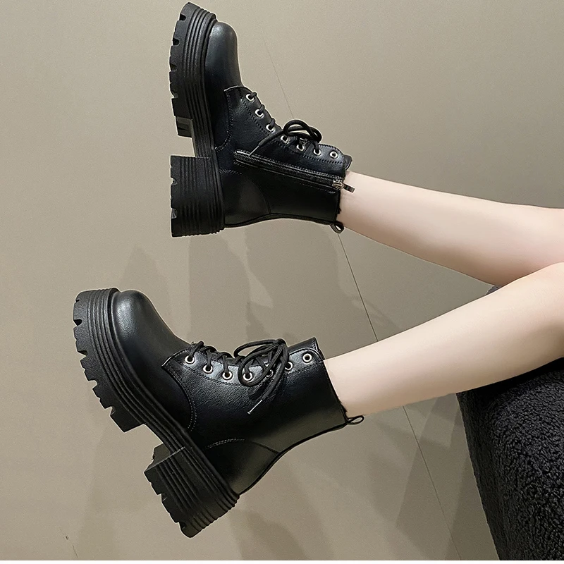 2022 donna autunno inverno bianco nero stivali in pelle scamosciata PU punta tonda scarpe stringate donna moda moto piattaforma Botas