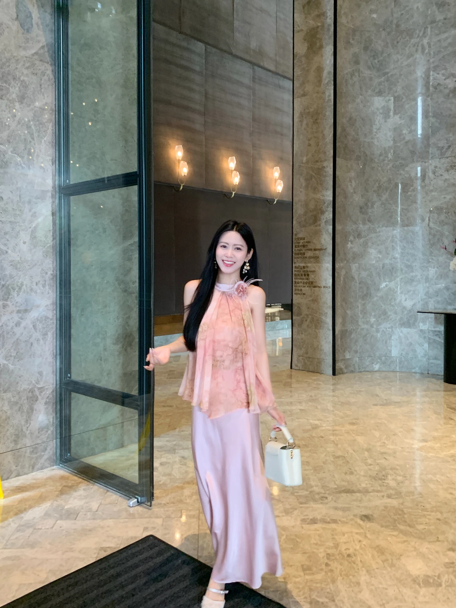 

Gogogo Home Elegant Neck Hanging Fake Two-Piece Dress Design Pure Desire Gentle Long Skirt Commute Style Polyester Fiber