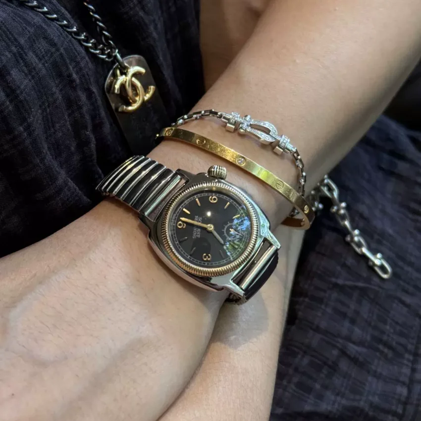 Jam tangan klasik dengan tali elastis dan jam digital kuarsa besar untuk pria dan wanita, hadiah jam tangan untuk Hari Ayah dan Hari Ibu.