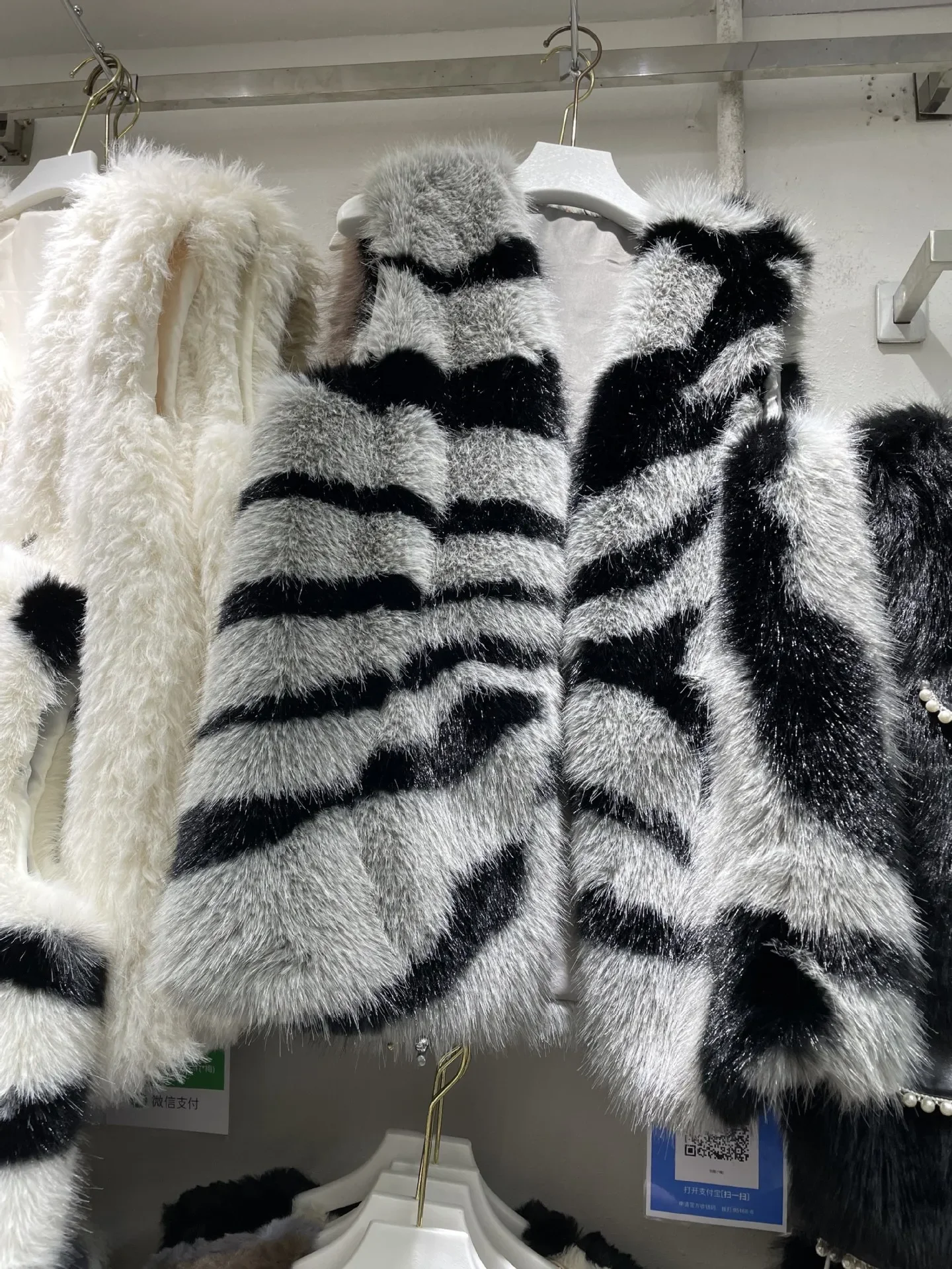 Faux Fur Vest Female Autumn Winter Retro Zebra Pattern Mink Ox Fur Plush Sleeveless Coat for Women Winter Thick Warm Outerwear