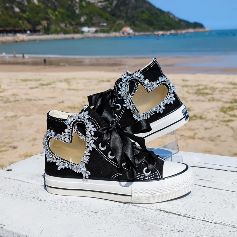 Black Sneakers New Original Design Hollow Crystals Bright Heart Shape Breathable Board Silk Strap Versatile Girls Canvas Shoes