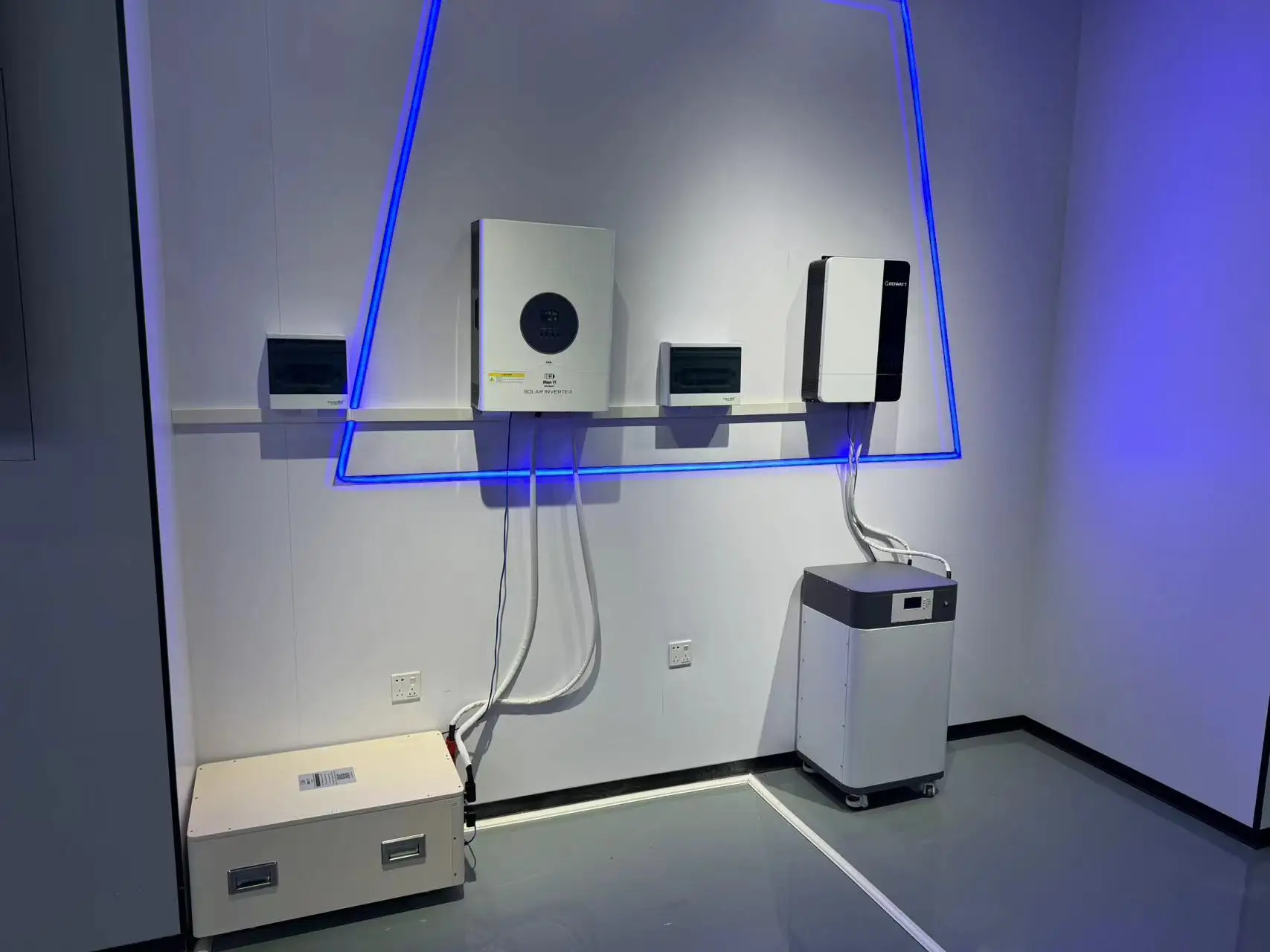 MANYI EU Warehouse 10KW 8KW Inverter 6400w PV Power 120A Solar Charge Current