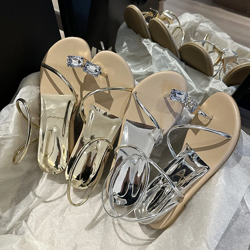 Sandales féeriques à strass pour femme, style influenceur, nouvelle collection été 2026, légères et décontractées, idéales pour la plage et à porter avec des jupes