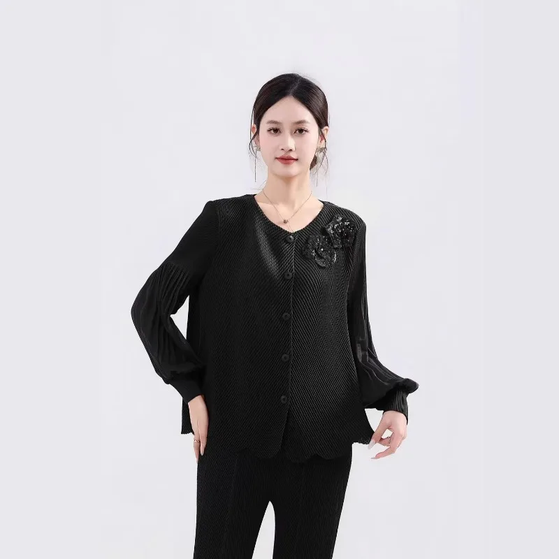 Kurtka Miyake z plisami, rozmiar plus size, plisowana, kolekcja 2026, luźny krój, wiosenna nowość, modna, wyszczuplająca w talii, elegancka, zdobiona koralikami, długa, plisowana bluzka.