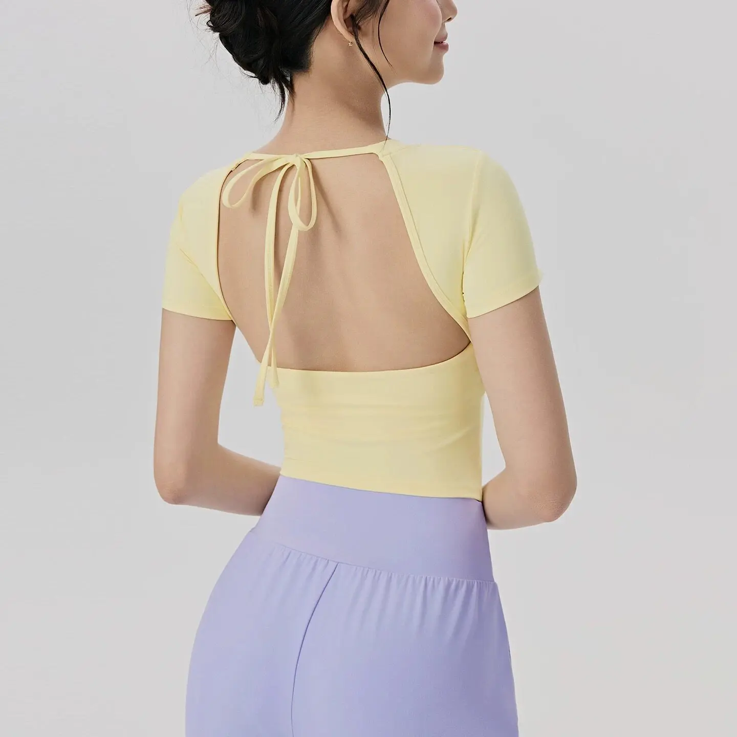 

Женская облегающая быстросохнущая спортивная футболка для пилатеса и бега с подкладкой на груди, для йоги и фитнеса, с коротким рукавом, сексуальная футболка для бега