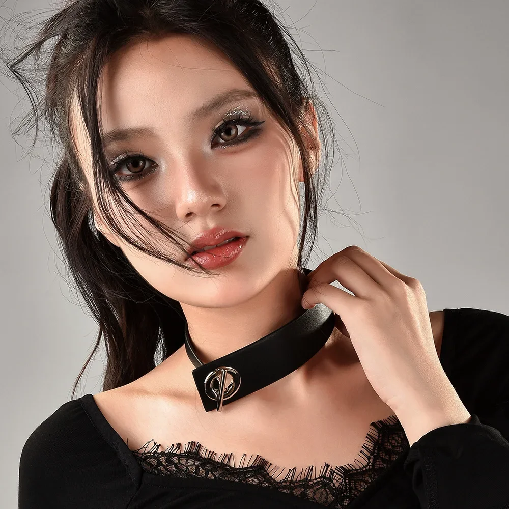 2025Collana punk scuro, colletto Harajuku in stile giapponese, collana corta con fibbia ad anello in metallo in pelle PU