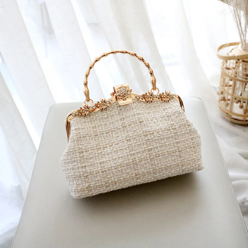 Clutch Purses for Women Sweet Wedding Bag Vintage Fashion Hollow Flowers Shell Lock Bags Chain Women Shoulder Crossbody Bag Bags