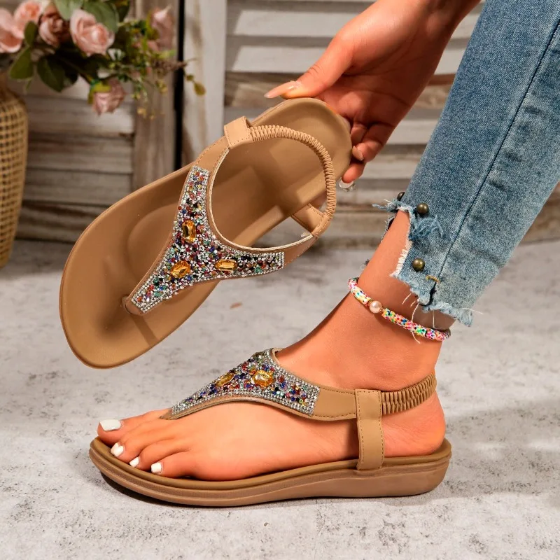 

2025 New Fashionable Rhinestone Women Summer Clip Toe Flats Shiny Beach Sandals Woman Non Slip Elastic Band Sandals