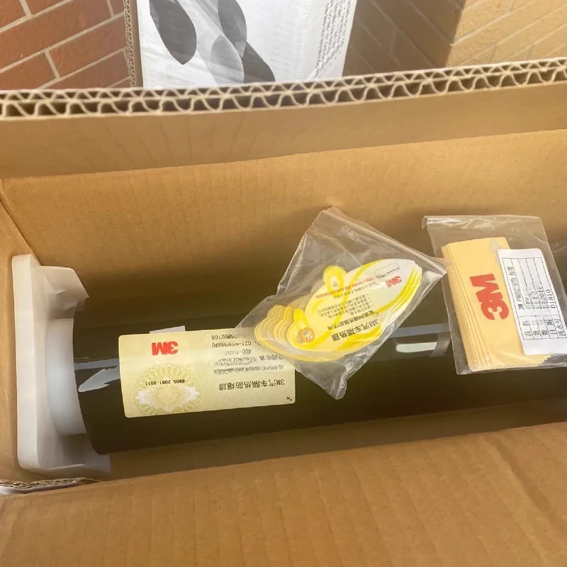 

VLT15% VLT65% 3M автомобильная оконная пленка керамическая высокоизоляционная пленка солнечная пленка 152 см * 30 м ROLL 99% УФ-изоляция