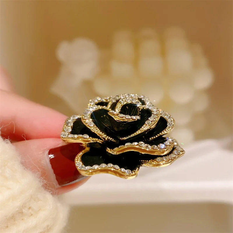 1Pc Luxury Camellia Flower Brooch for Women Eco-Friendly Copper Inlaid with Zircon Classic Label Pin Brooches Jewelry Gifts