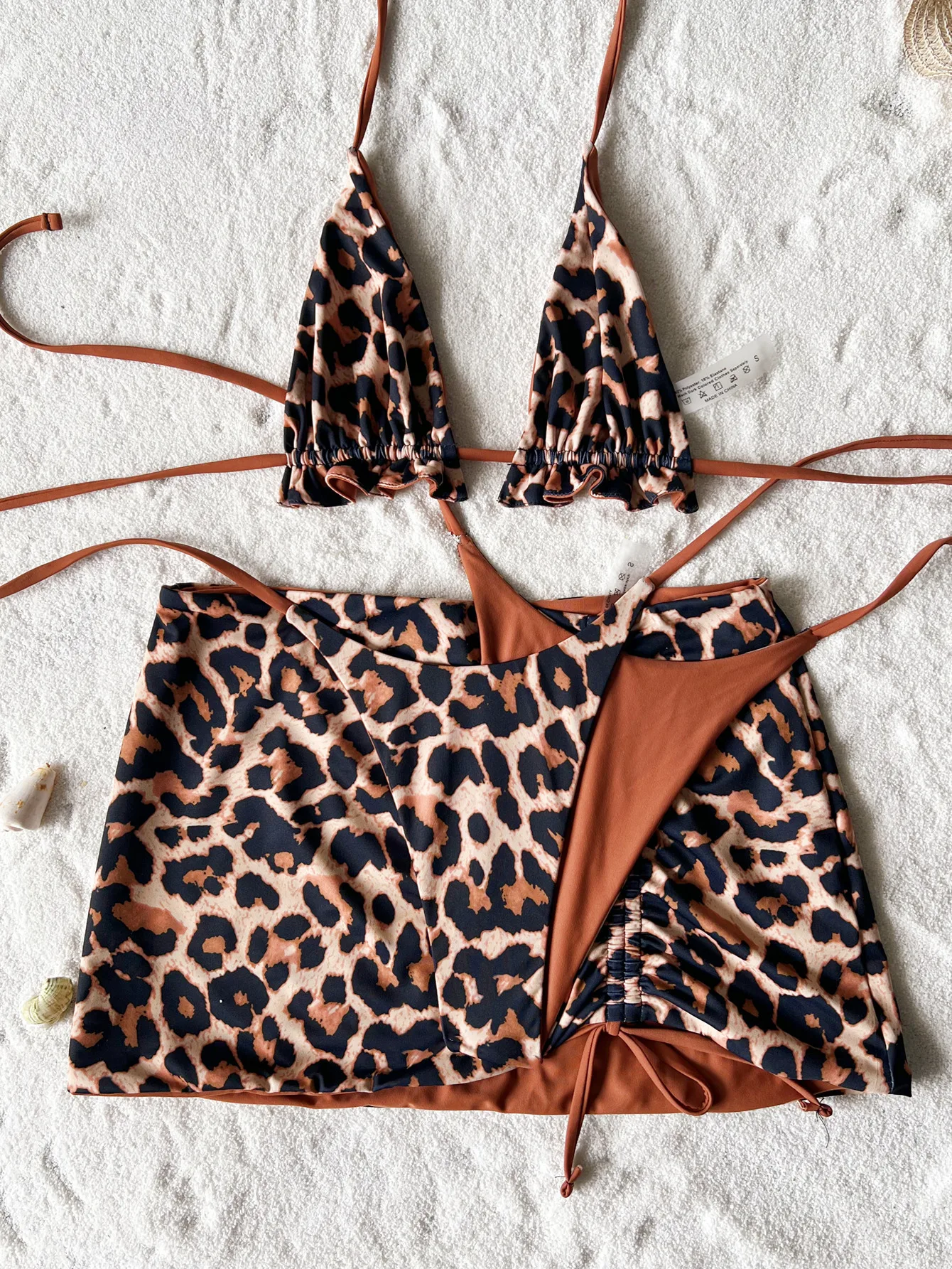 أطقم بيكيني صغيرة مثيرة بطباعة الفهد مكونة من ثلاث قطع مع تنورة صغيرة برباط بدلة استحمام قابلة للعكس ملابس سباحة تانكيني