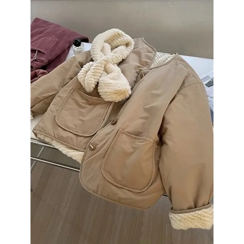 Jaket Tebal Retro Hangat Warna Khaki Desain Vintage Sederhana Kancing Tunggal Beludru Serbaguna Jaket Katun
