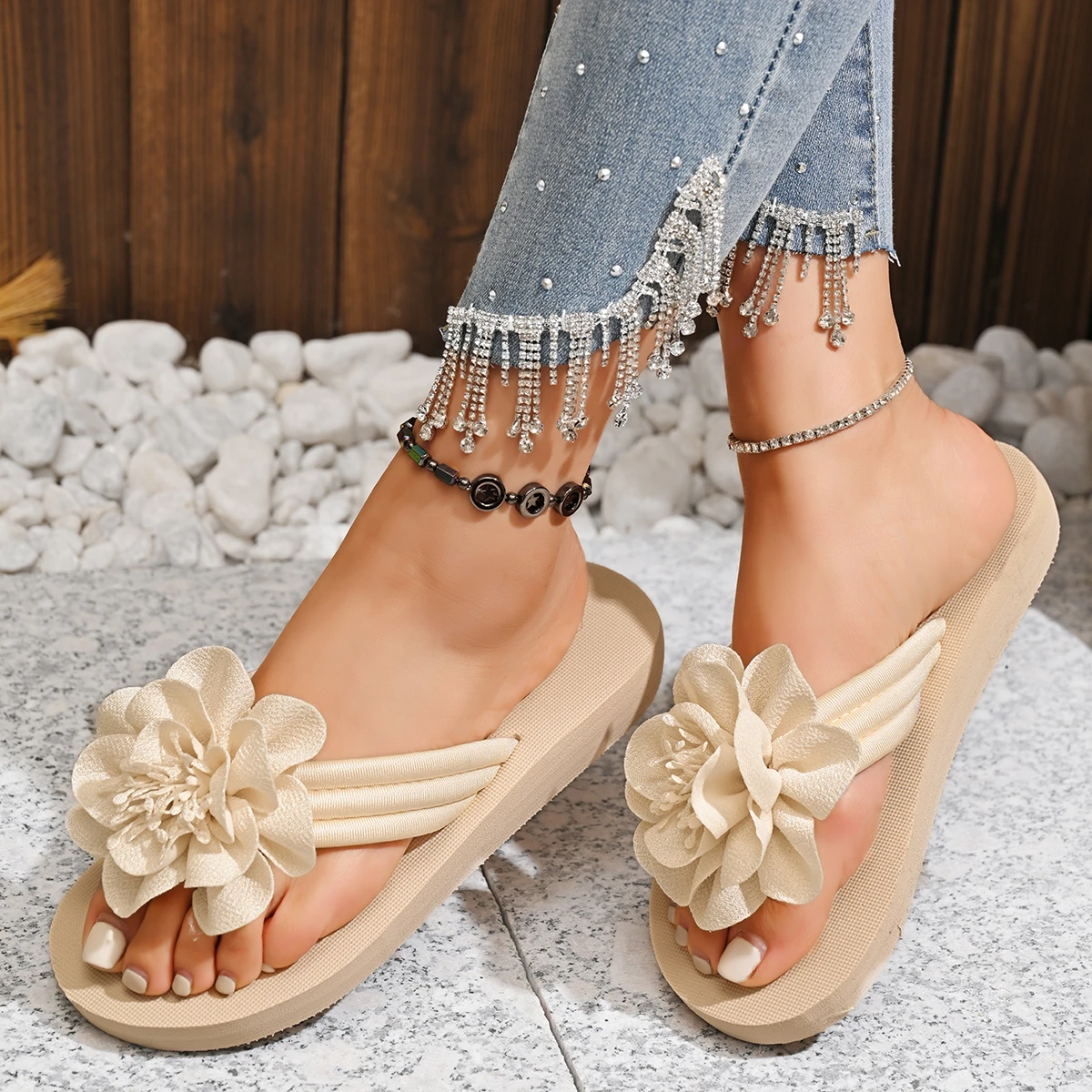 2025, modische Blumen-Dekor-Flip-Flops für Damen, Sommer, Strand, rutschfeste Plateau-Hausschuhe, Damen-EVA-Sohle, leichte flache Sandalen, 36–43