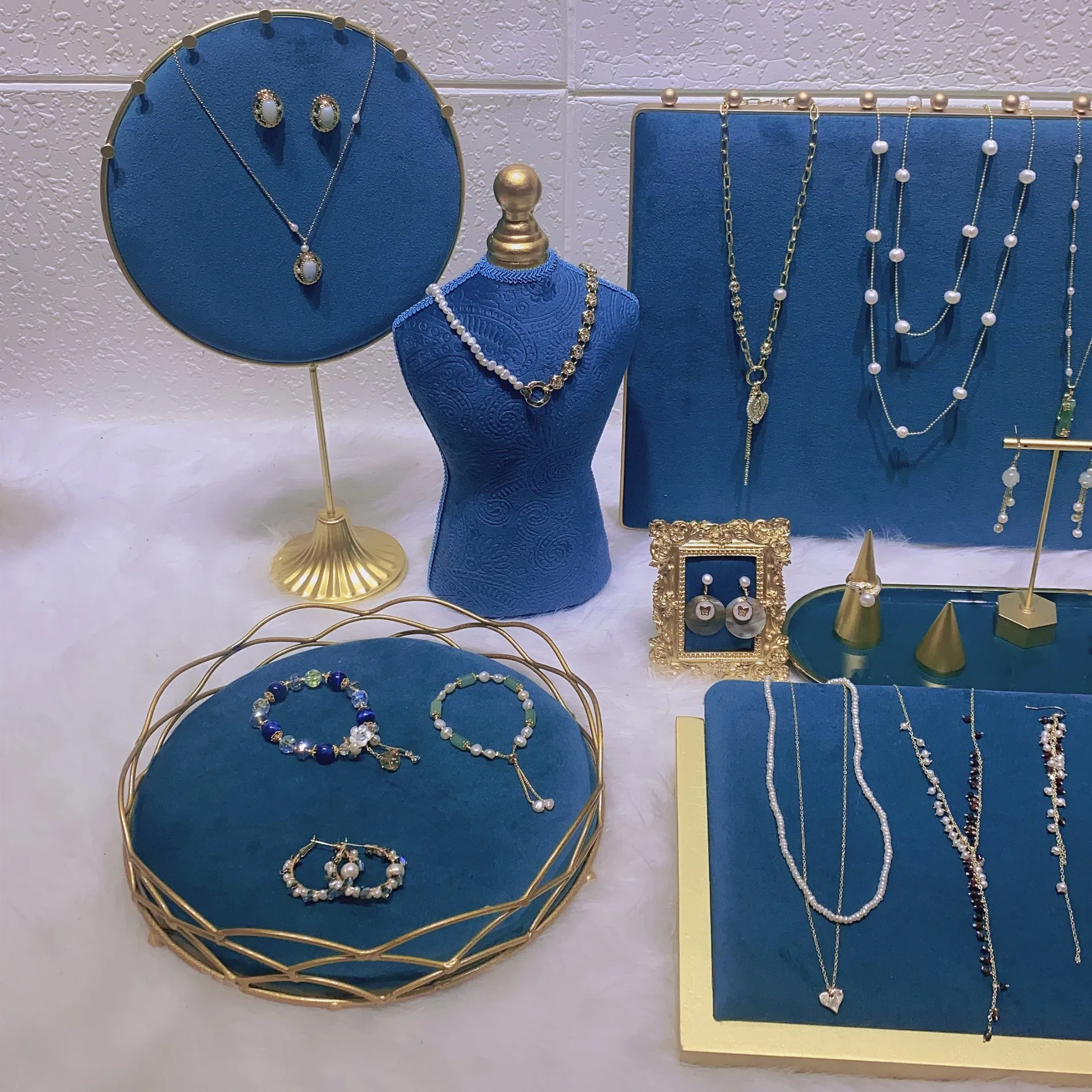 R. shinohara displaying blue flannel suit mammal series jewelry display props store display shelf