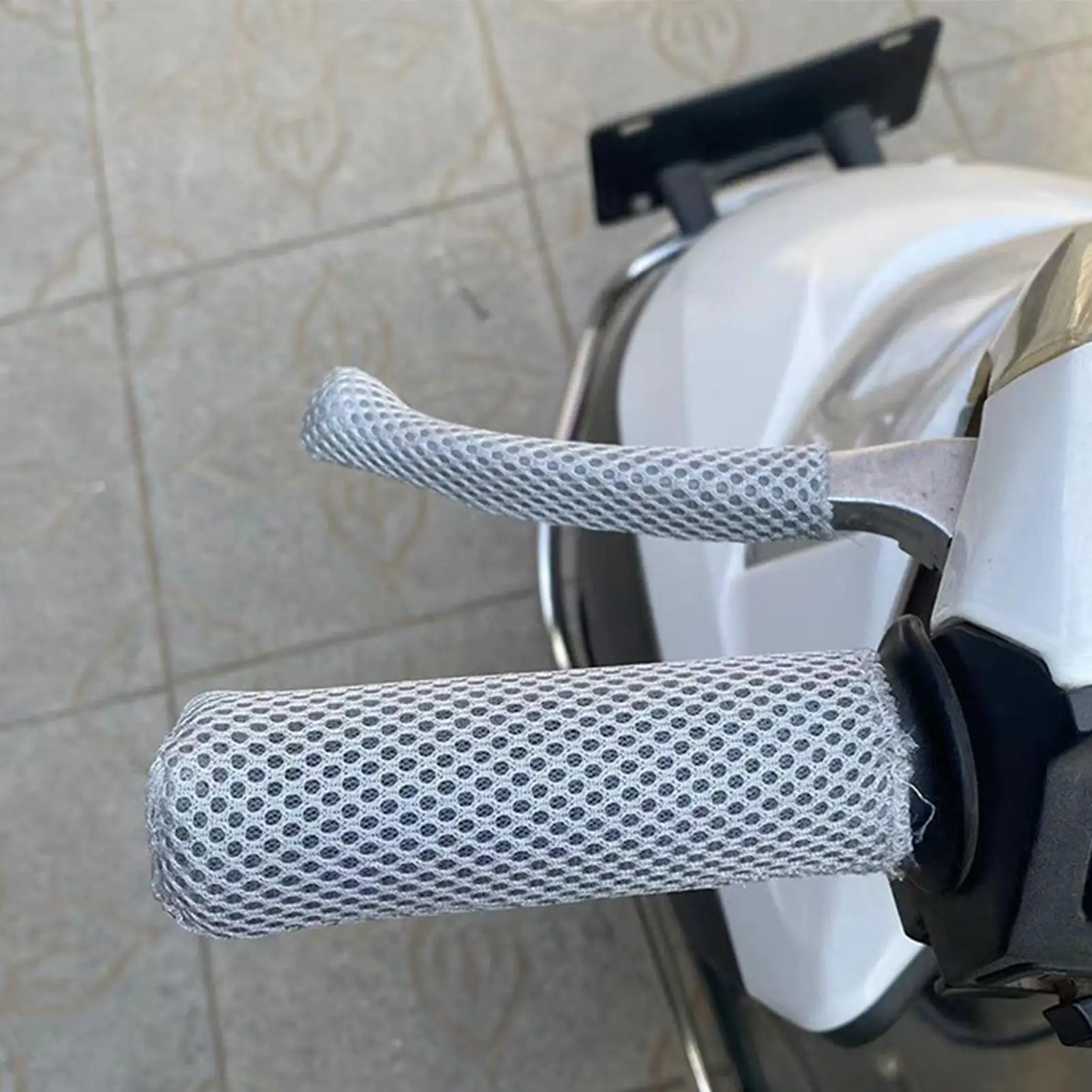 All-season ice silk handlebar covers for electric vehicles anti-slip and sweat-absorbing suitable for motorcycles and tricycles