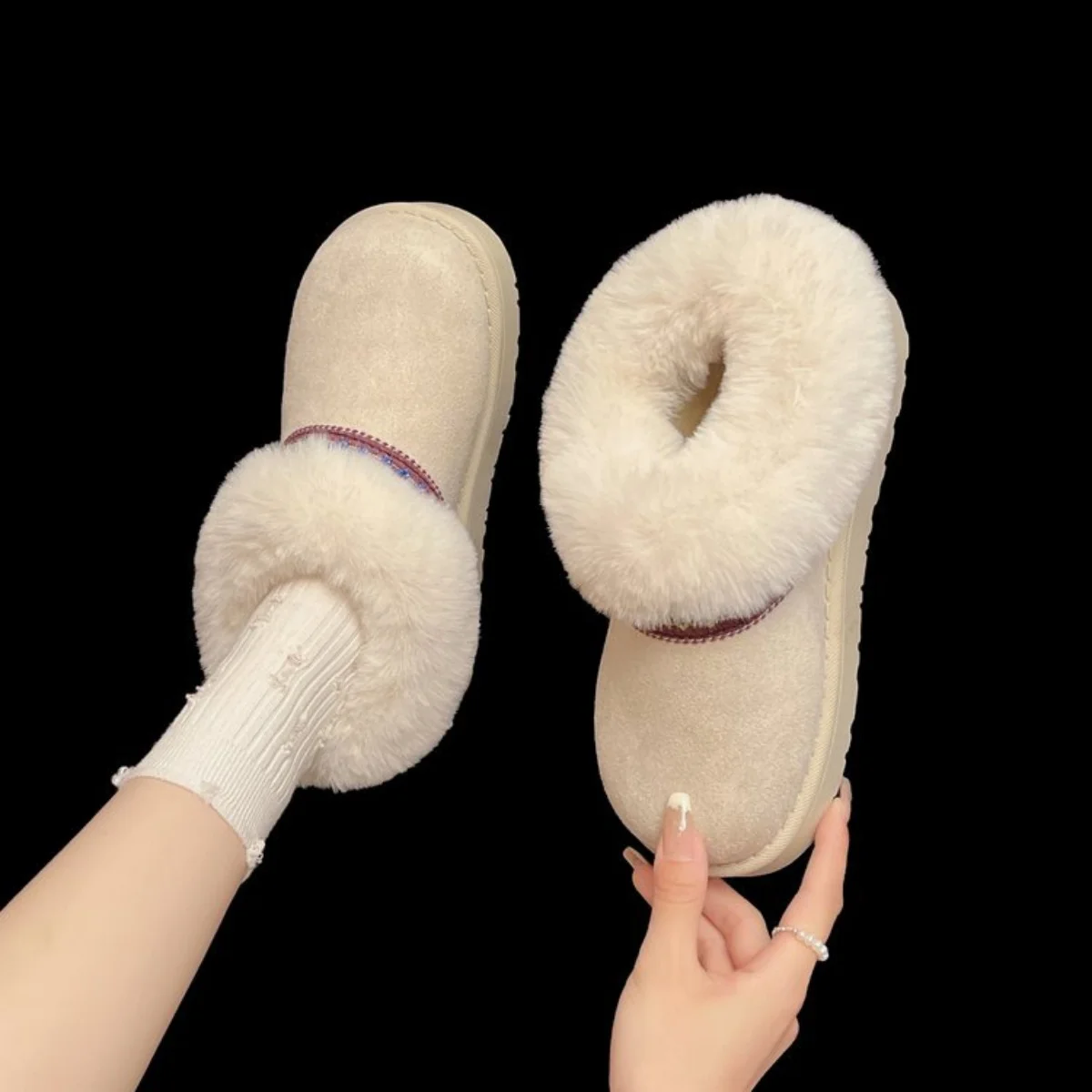 

New fashionable, versatile, durable, lightweight and short plush snow boots