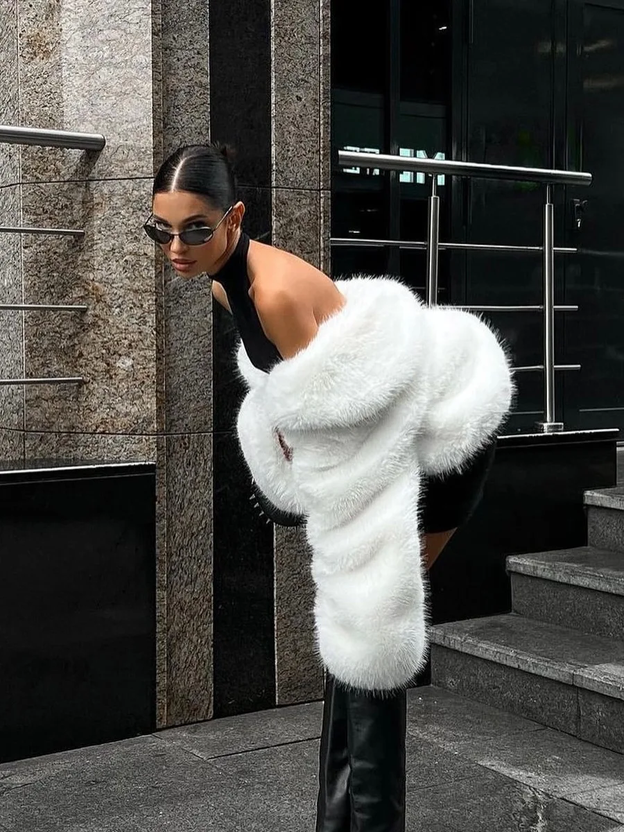 Sztuczne futra damskie moda damska w kształcie kokonu wakacje żona europejski styl sznurowane z tyłu rozcięcie motylkowy dół wzór serca Ins