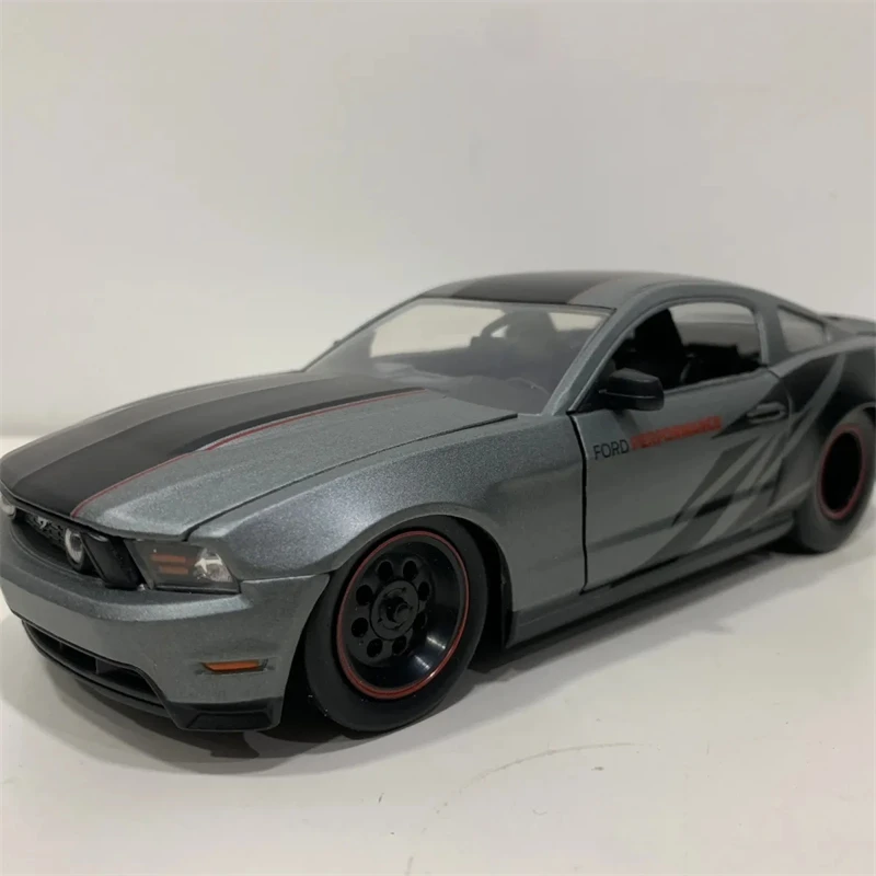 Jada 1:24 2010 Ford Mustang GT High Simulation Diecast Car Metal Alloy Model Car Children's toys collection gifts