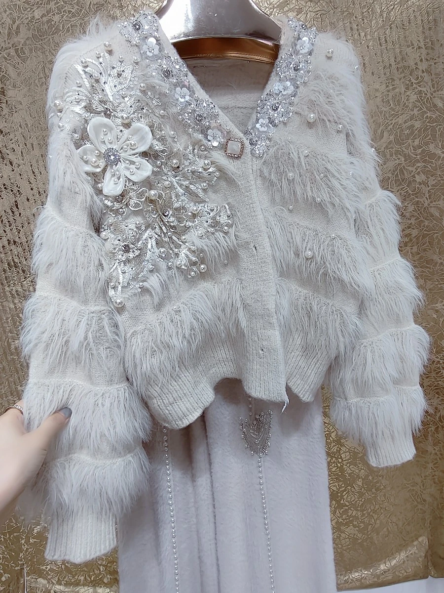 Luxury Style Blingbling Beaded Sequined Diamonds Flowers Stitch Thick Faux Fur Sweater For Women Winter V-neck Knitwear Cardigan