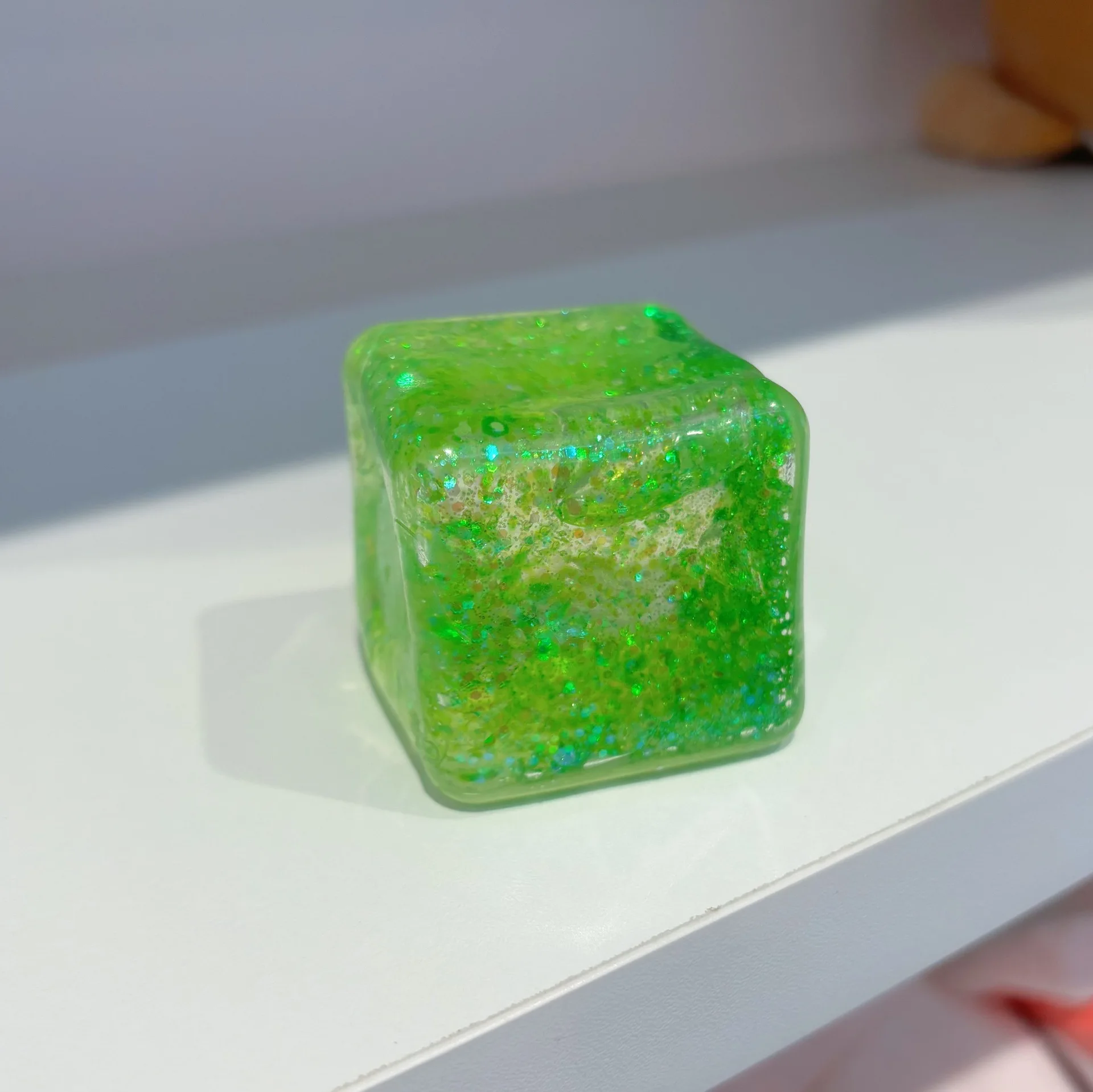 Neues Eiswürfel-förmiges Fidget-Spielzeug Quadratischer Stressabbau-Ball Quetschbarer Angst- und ADHS-Stressabbau-Sensorikball für Erwachsene – Detail 7
