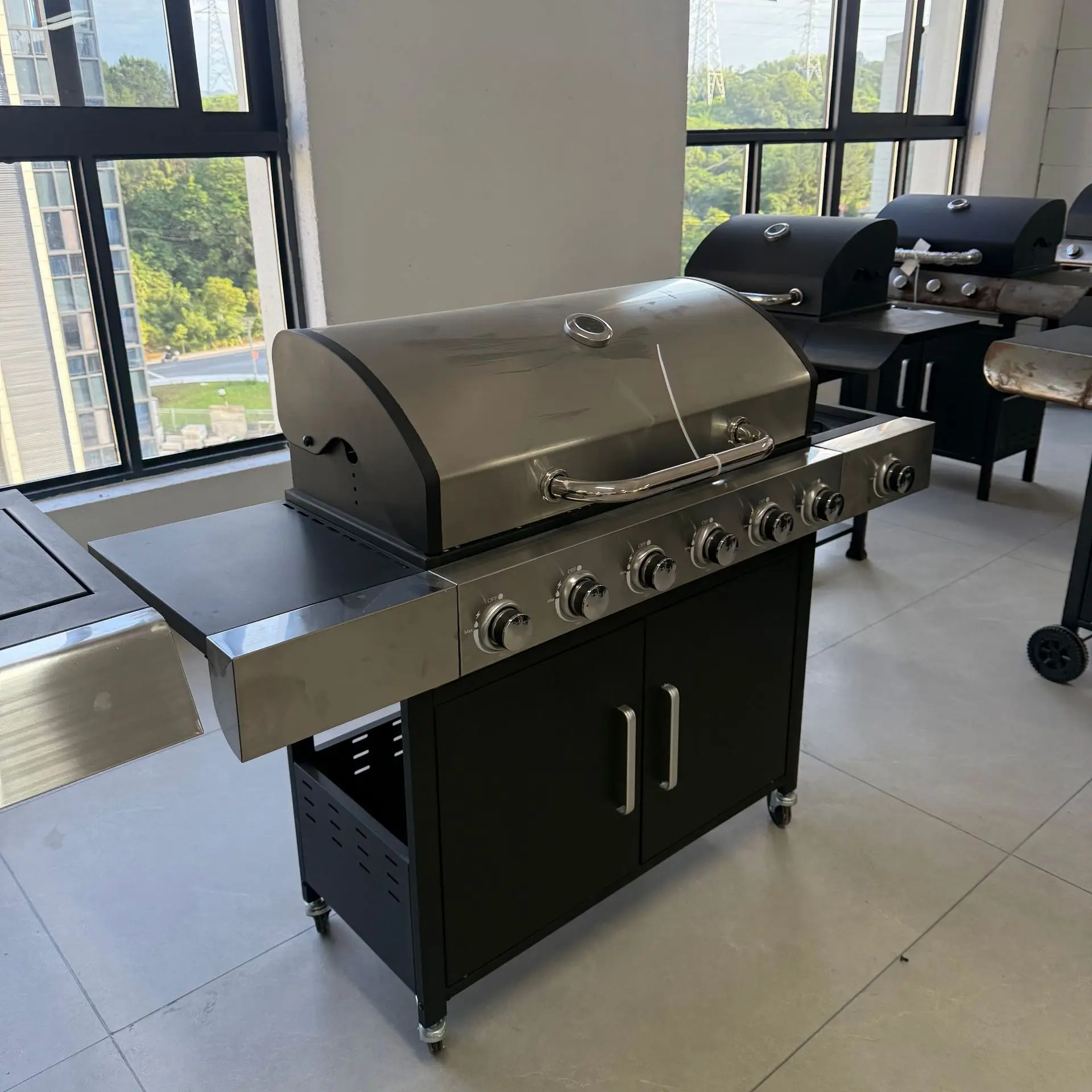 I am a factory household villa 6 heads gas burning courtyard outdoor oven liquefied gas barbecue grill American stew oven