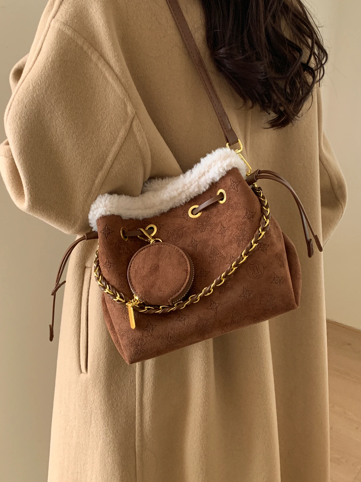 

Chic Faux Fur Buet Bag Women's Crossbody Chain Handle Soft PU Leather Vintage Autumn Winter Faion Handbag Korean Sle