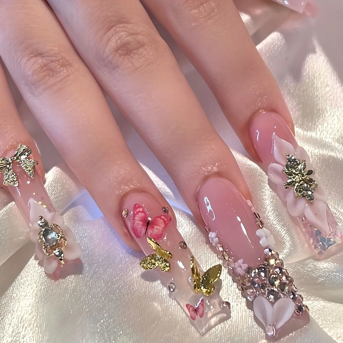 

Delicate Nail Charm Exploding Bow Color Contrast European Style Nail Wearing Party Sisters Girlfriend's High-End Fake Nails