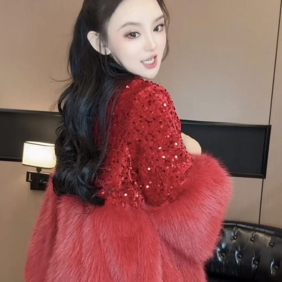 2025 Autunno Inverno Con Scollo A V Pesanti Paillettes Toca Giacca di Pelliccia Delle Donne Alla Moda Dimagrante Capodanno Rosso Lucido Cappotto di Pelliccia Cappotto Femminile