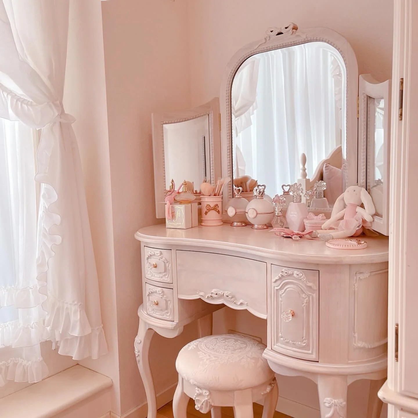 

American Country Style Solid Wood Pink Dressing Table Nordic European Style Solid Wood Carved Dressing Table and Chair Set