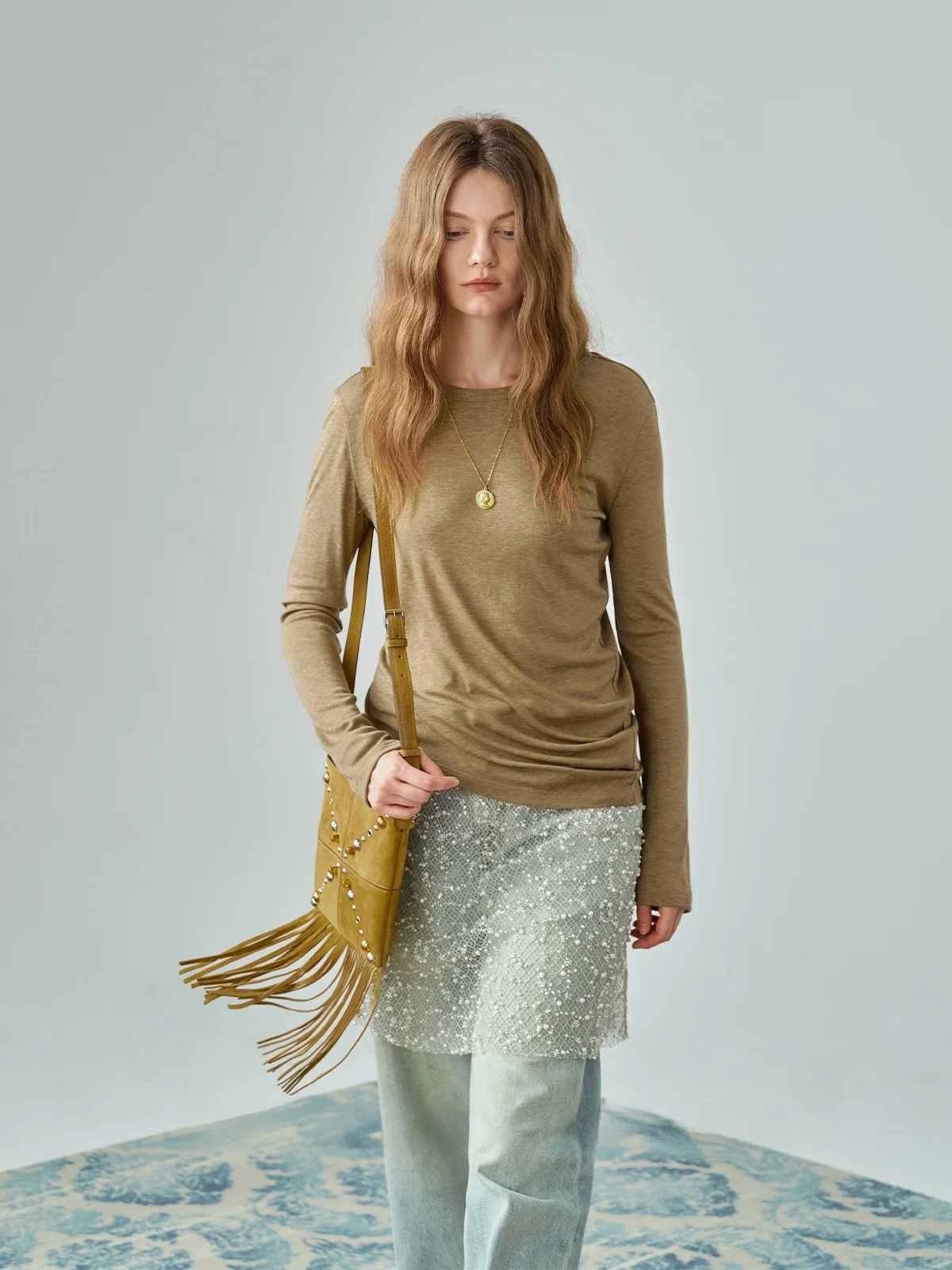 

Футболка из шелковой смеси с длинными рукавами, асимметричным дизайном, повседневная, с низким круглым вырезом, базовый топ для женщин от SOUAROUND