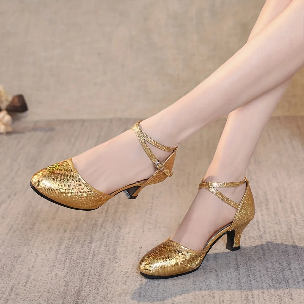 新しいラテンダンスシューズ女性大人ミドルヒールシューズソフトソールスクエア社交女性の靴カラフルな生地