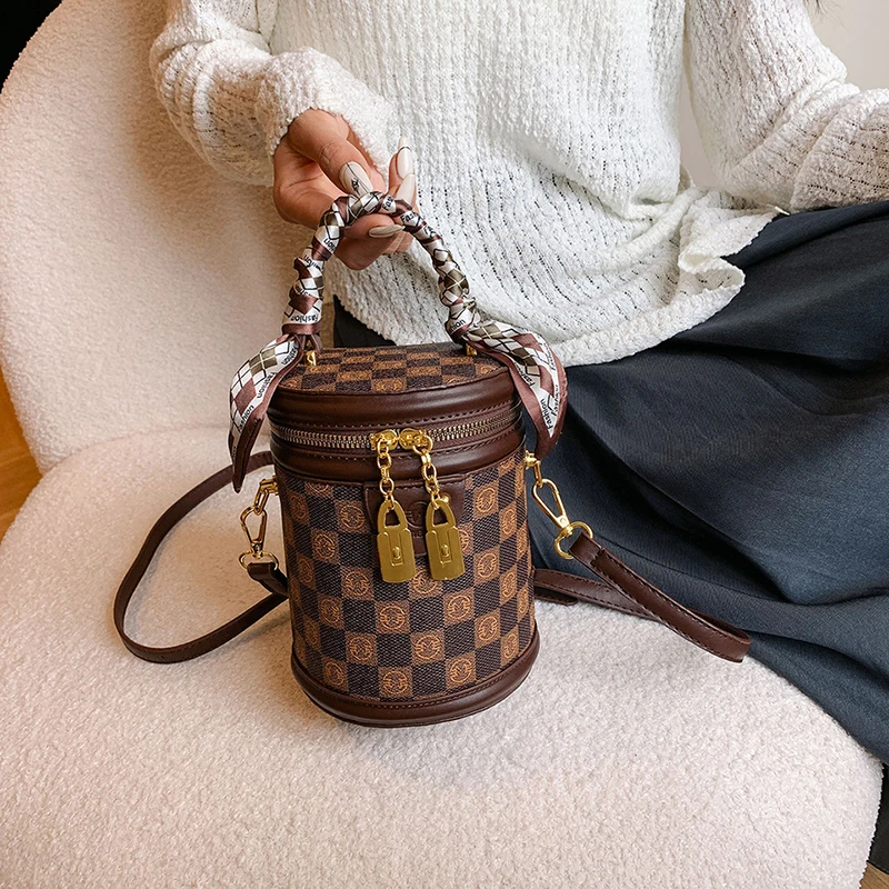 

Spacious Ladies Tote Bag Premium Leather Crossbody Shoulder Handbag Women's Organizational Messenger Purse