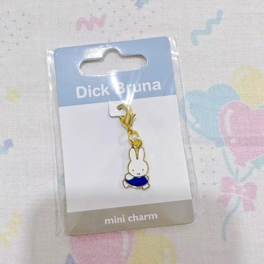 ミッフィーかわいいかわいいキーホルダー小さなペンダントパーソナライズされたクリエイティブな金属カップルの装飾ペンダント女の子の誕生日クリスマスギフト