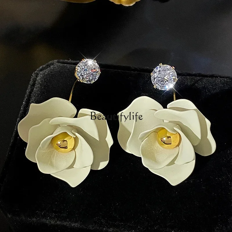 Retro camellia two temperament stud earrings unique design sense atmosphere light luxury fashion