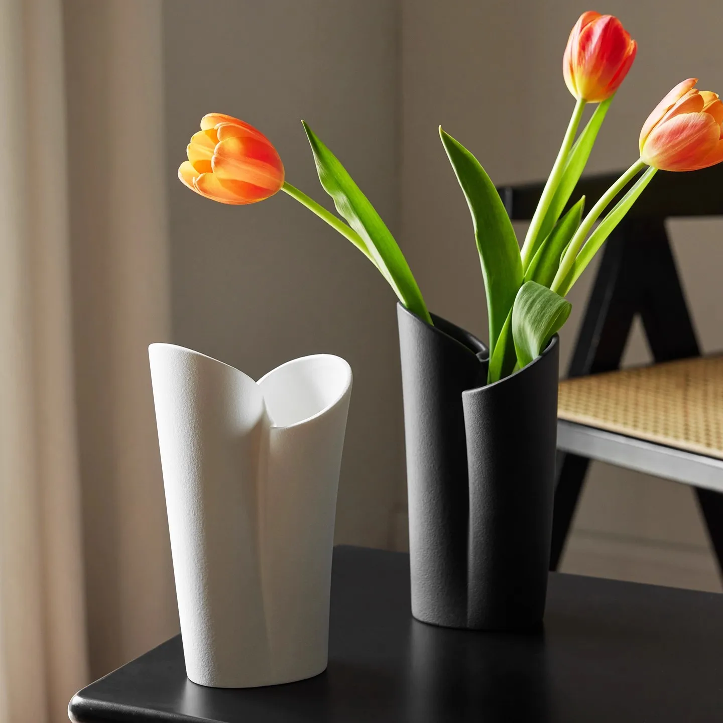 Artistic Living Room Flower Arrangement Ceramic Material Desktop Decoration Vase Italian Minimalism Handmade Solid-Color Vase