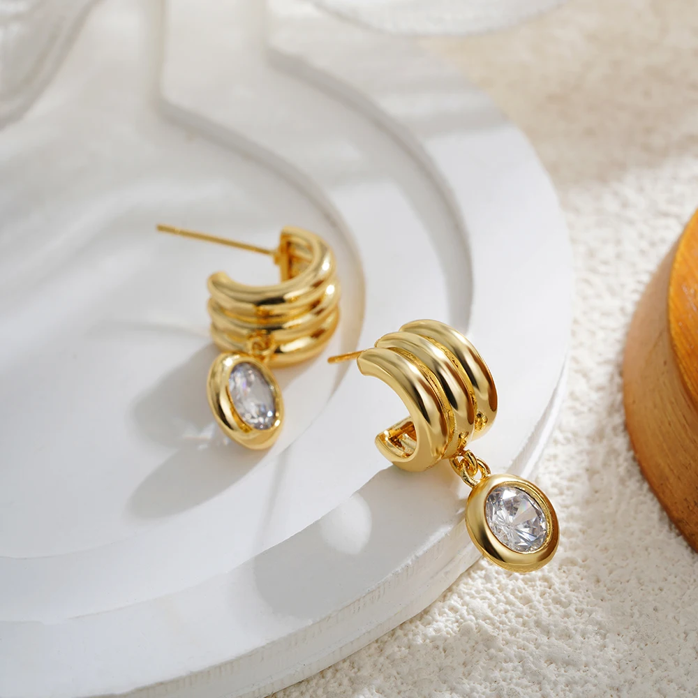 Pendientes colgantes de diamantes de imitación redondos brillantes para mujer, pendientes de tuerca en forma de C de acero inoxidable de Color dorado, regalos de joyería llamativos de lujo