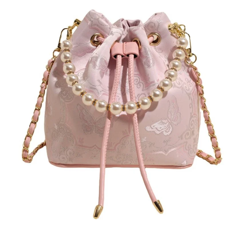 

Spacious Weekender Tote Bag For Ladies In Durable Leather For Short Trips With Elegant Style