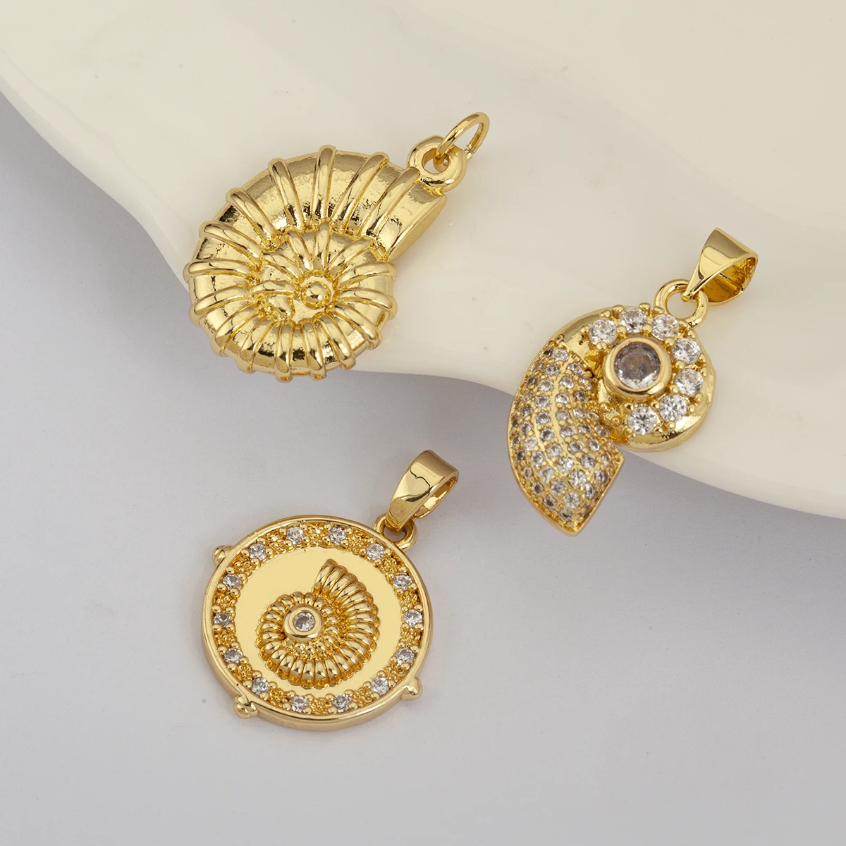 Colgante Redondo de Concha de Caracol, Completamente de Cristal, Exquisito, de Cobre y Circonio, Accesorios de Joyería para Cena, Regalos para Mujeres, Dropshipping