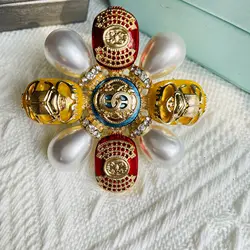 Fashion Women Vintage Baroque Luxury Cross Pearl Brooches Pins Retro Palace Lady Crystal Suit Clothing Badges Lapel Pins Gift